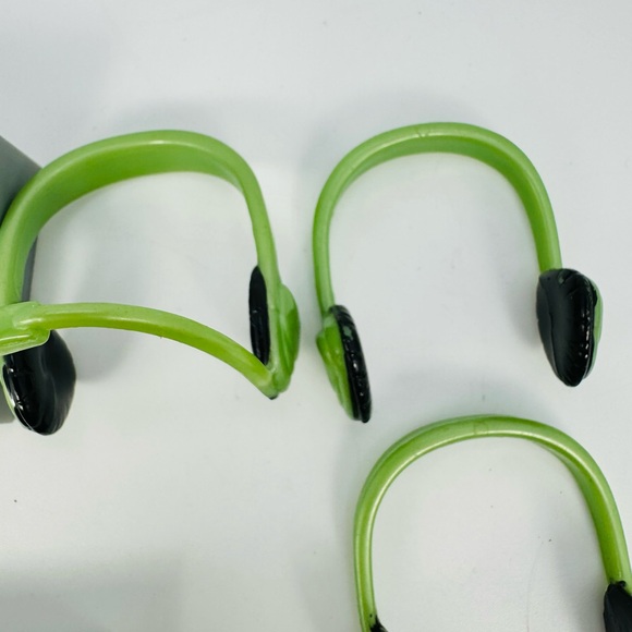 Barbie My Scene My Club DJ Booth Replacement Pieces Headphones Mixer Records TV - Picture 5 of 8